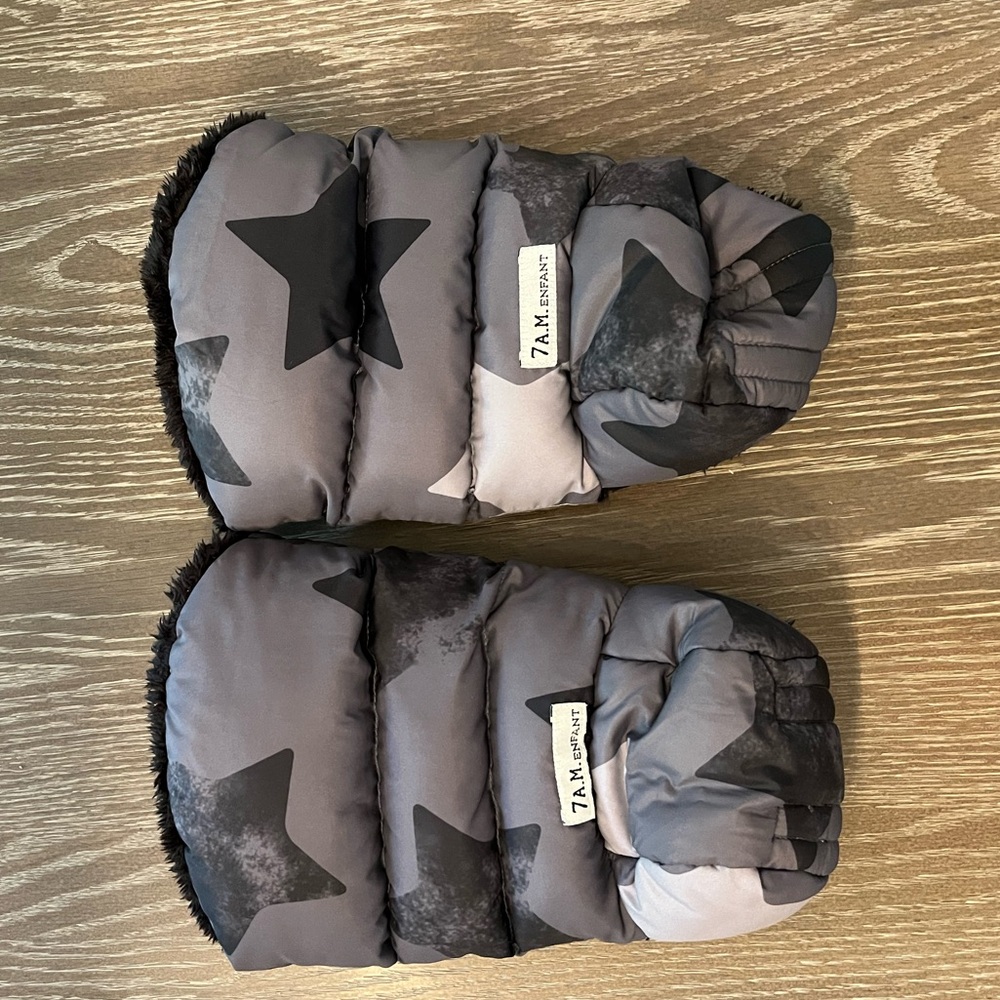 7AM Enfant Warmmuffs NWOT